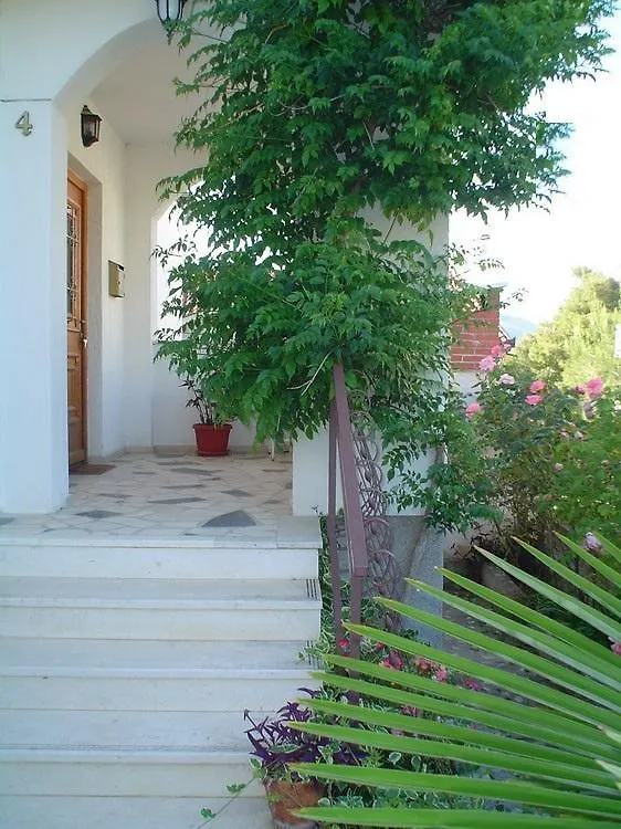 Apartment With Terrace Trogir 0*,  Hırvatistan